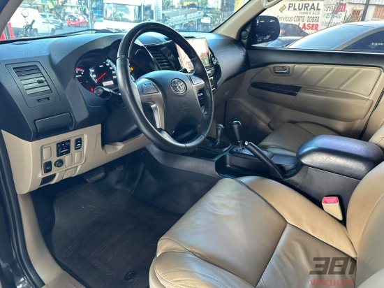 toyota-hilux-sw4-srv-3-0-7-lug-2014-54348