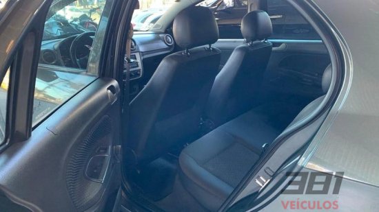 volkswagen-voyage-2015-55021