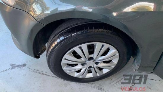 volkswagen-voyage-2015-55022