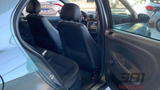 volkswagen-voyage-2015-55020
