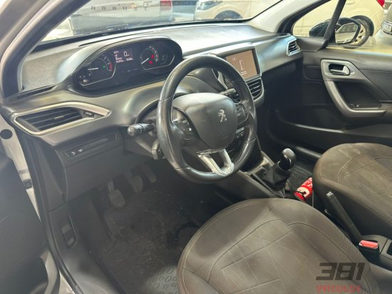 peugeot-208-griffe-1-6-flex-2015-54090