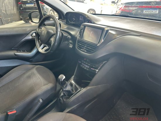 peugeot-208-griffe-1-6-flex-2015-54091