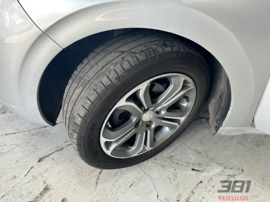 peugeot-208-griffe-1-6-flex-2015-54093