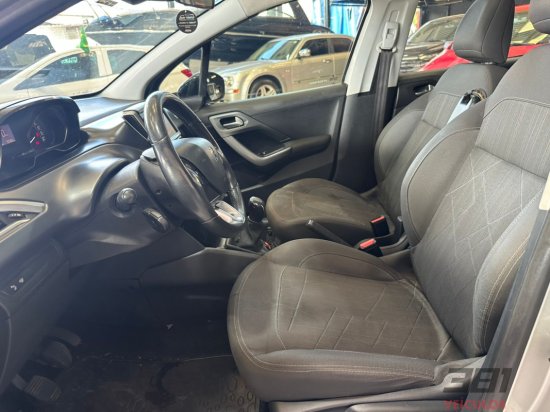 peugeot-208-griffe-1-6-flex-2015-54089